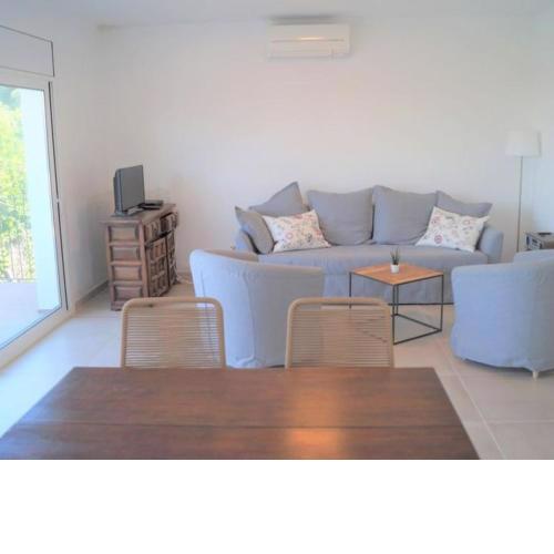 House - 2 Bedrooms with Pool and Sea views young people group not allowed - 07087