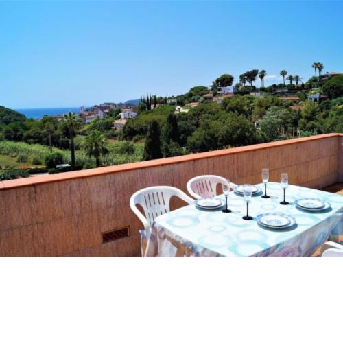 House - 2 Bedrooms with Pool, WiFi and Sea views young people group not allowed - 07929