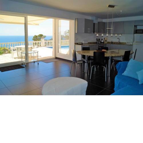 House - 3 Bedrooms with Pool and Sea views young people group not allowed - 07516
