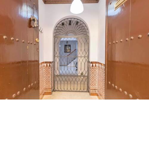 House 1614 ft2 with Rooftop in Triana 6Br 15G