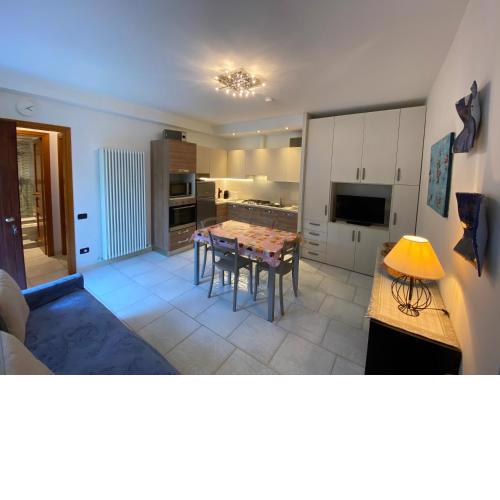 House in a beautiful residence with garden, swimming pool and parking spot - Larihome