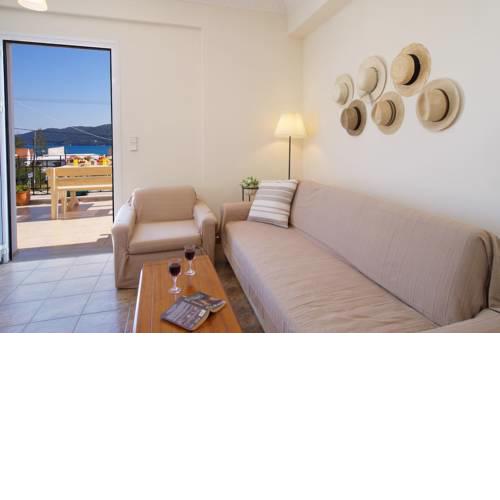 House of Hats - next to the coast - Karavomylos