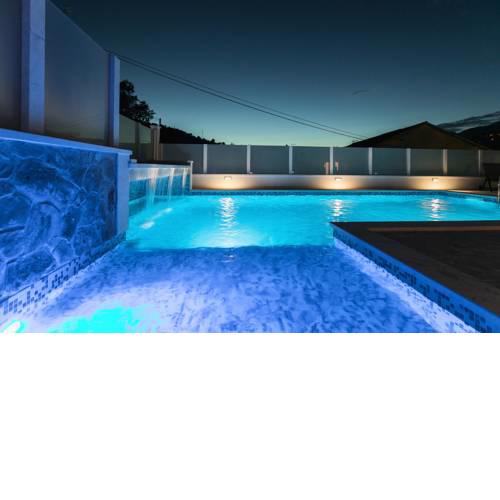 House of Oz Apartment with Private Pool