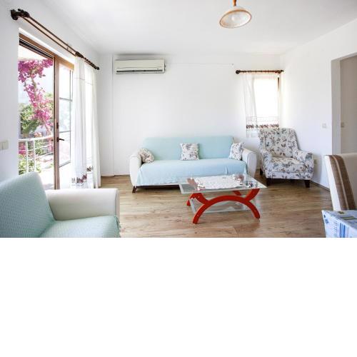 House w Balcony and Garden 1 min to Beach in Datca