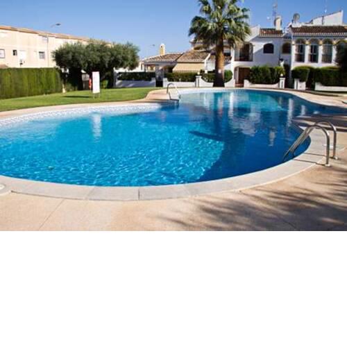 House with 2 bedrooms in Torrevieja with shared pool enclosed garden and WiFi 500 m from the beach