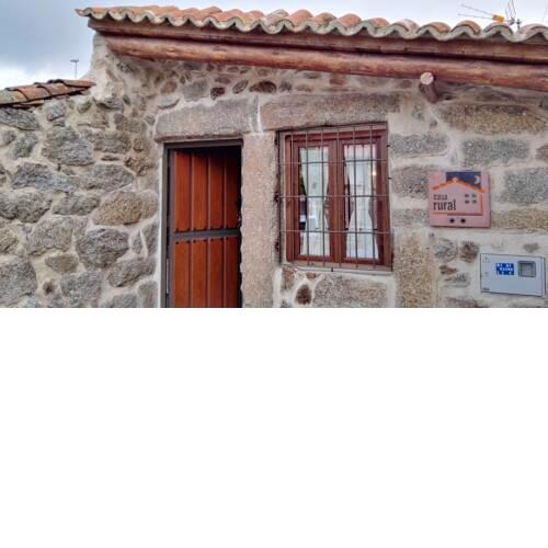 House with 2 bedrooms in Villar de Corneja 35 km from the slopes