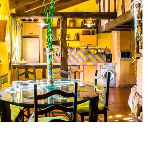 House with 3 bedrooms in Aguilera with wonderful mountain view and furnished garden 130 km from the slopes