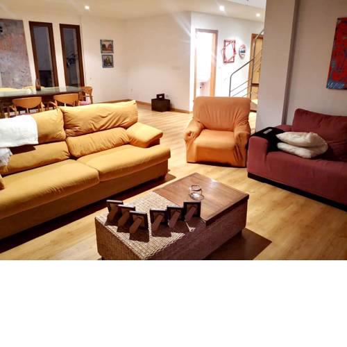 House with 3 bedrooms in Carracedelo with enclosed garden and WiFi