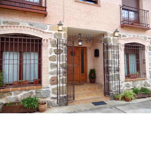 House with 3 bedrooms in Cenicientos with wonderful mountain view and furnished terrace