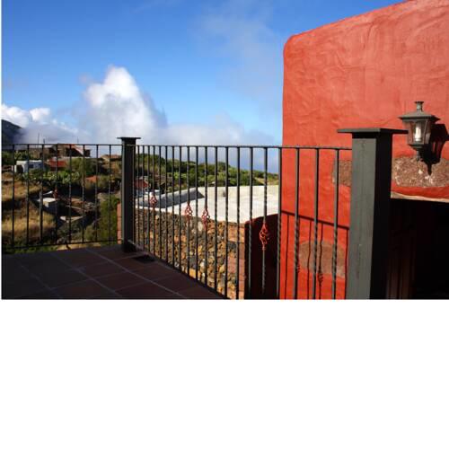 House with 3 bedrooms in Isora with wonderful mountain view and furnished garden 5 km from the beach
