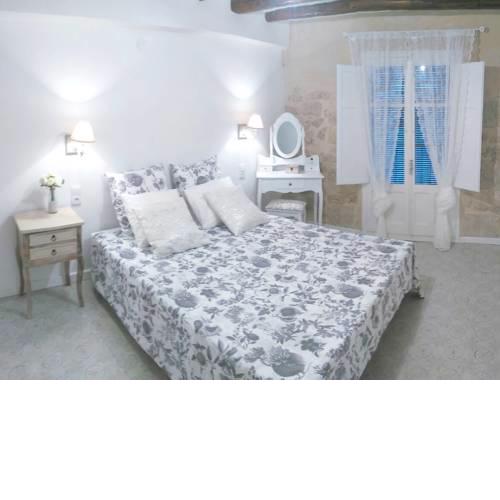 House with 3 bedrooms in Maella with wonderful city view and furnished terrace 104 km from the beach