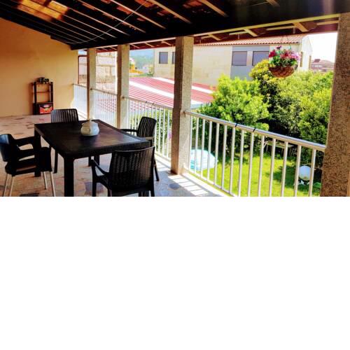 House with 3 bedrooms in Porrino with wonderful city view enclosed garden and WiFi 90 km from the slopes