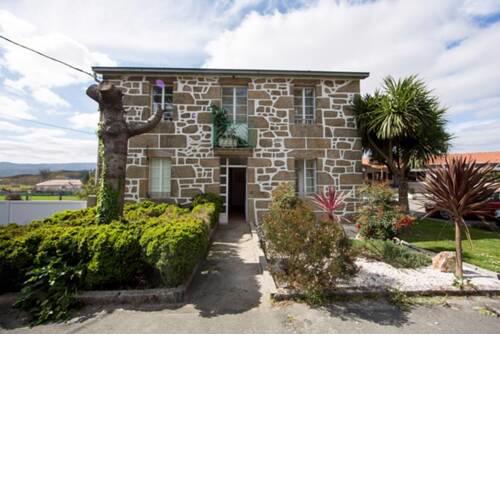 House with 3 bedrooms in Teo with wonderful mountain view furnished garden and WiFi 33 km from the beach