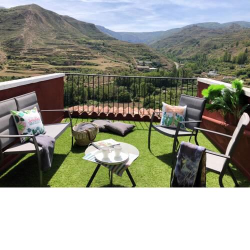 House with 3 bedrooms in Viguera with wonderful mountain view furnished terrace and WiFi 80 km from the slopes