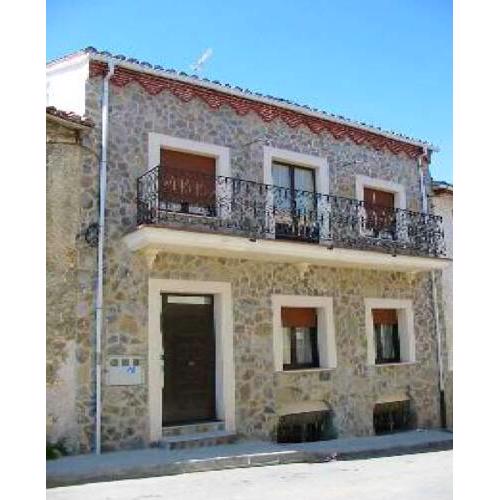 House with 4 bedrooms in Bonar with wonderful mountain view balcony and WiFi 40 km from the slopes