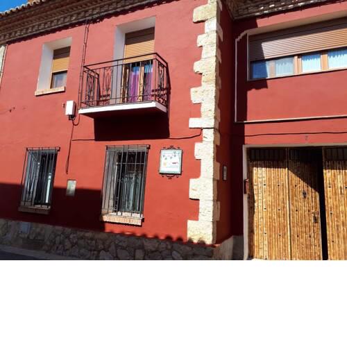 House with 4 bedrooms in Concud with enclosed garden and WiFi 40 km from the slopes