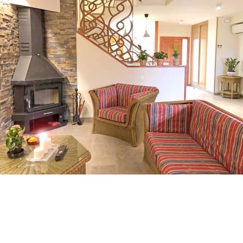 House with 4 bedrooms in Cretas with wonderful mountain view terrace and WiFi