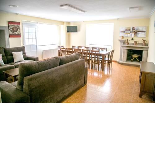 House with 4 bedrooms in Cuntis with wonderful mountain view private pool enclosed garden 18 km from the beach