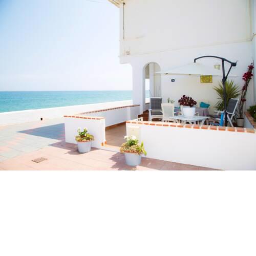 House with 4 bedrooms in Mijas Costa with wonderful sea view furnished terrace and WiFi 20 m from the beach