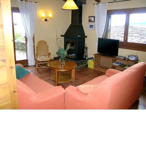 House with 4 bedrooms in Turbias with wonderful mountain view furnished terrace and WiFi