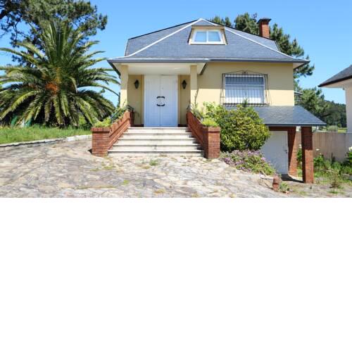 House with 5 bedrooms in Boiro with wonderful sea view and furnished terrace 130 m from the beach
