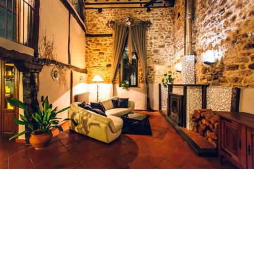 House with 5 bedrooms in Fuenteodra with wonderful mountain view enclosed garden and WiFi 70 km from the slopes