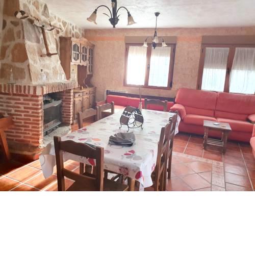 House with 5 bedrooms in Navaluenga with furnished terrace
