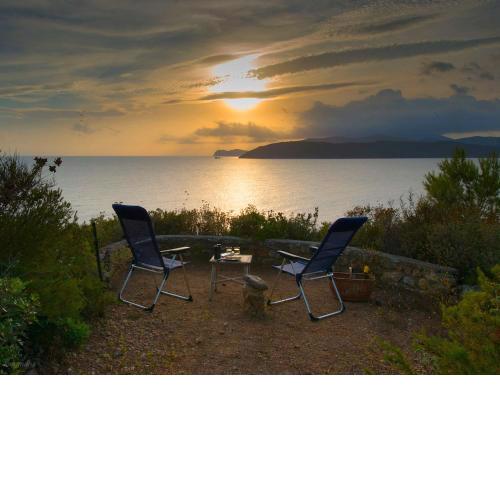 House with direct access and private terrace at sea only 10min from Capoliveri