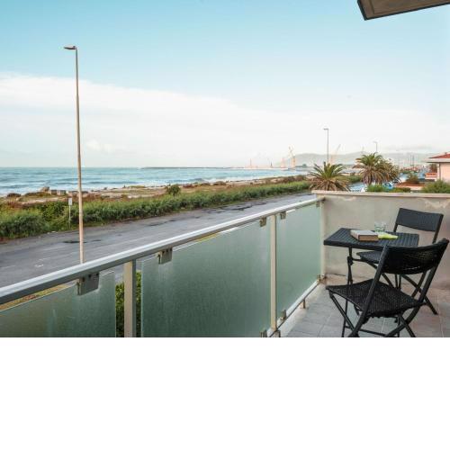 House with direct sea view