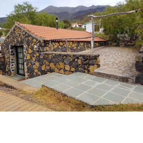 House with one bedroom in Los Llanos with wonderful mountain view furnished garden and WiFi 9 km from the beach