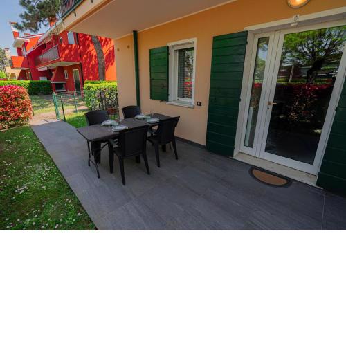 House with Pool and Parking 500m from the Sea