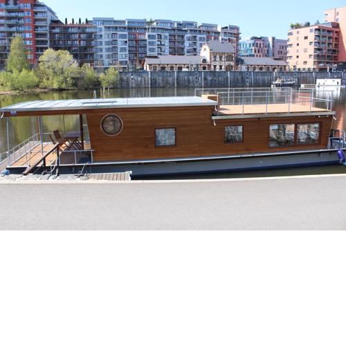 Houseboat Bonanza in Prague - Bed & Cruise