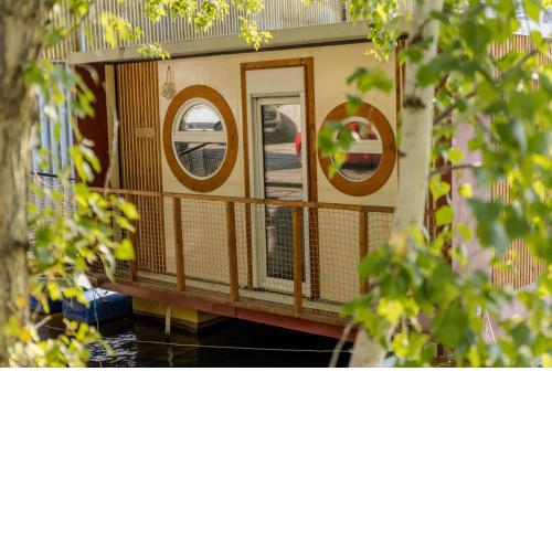 Houseboat Lilly