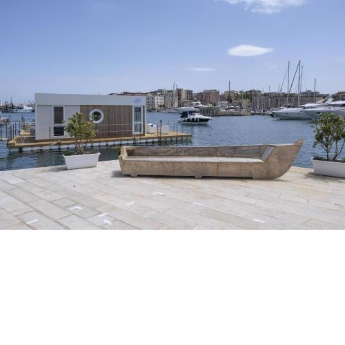 Houseboat Marina Resort