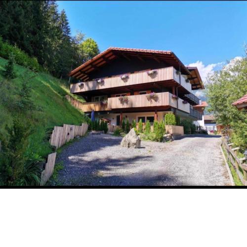 Huber's Lodge