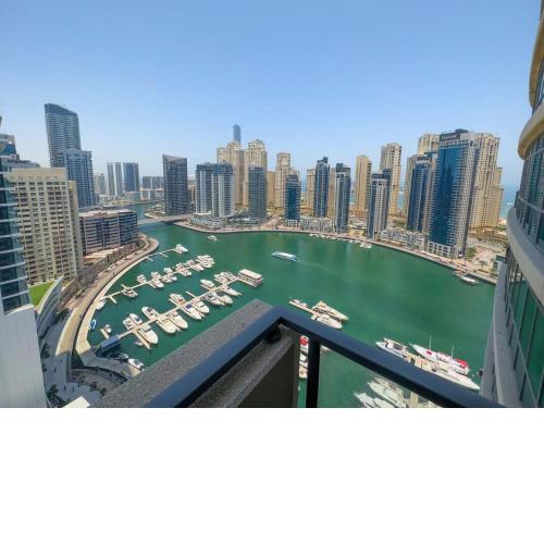 Huge 1BR with Breathtaking View - Close to the Metro