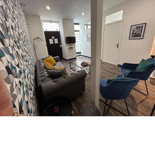 HUGE 2 Floor with Home Theatre Room