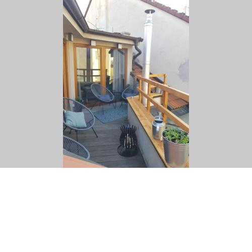 Huge 3-Bed Duplex w Sauna, Jacuzzi, Terrace & AC