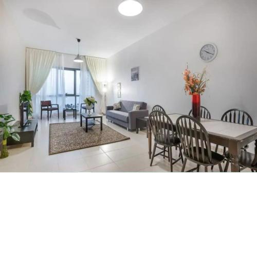 HUGE 3 Bedroom Apartment Beach Front (City View)