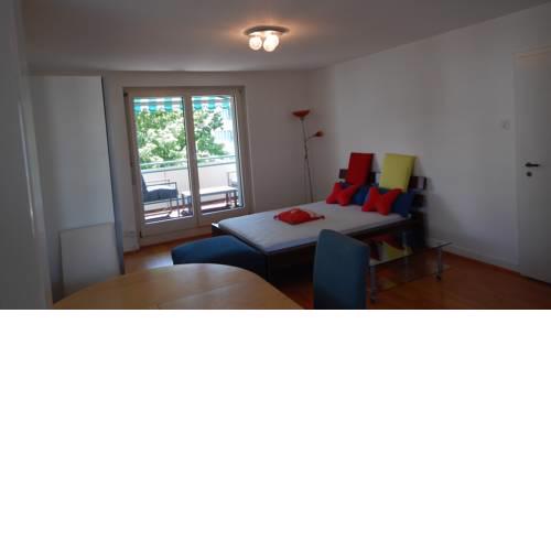 Huge Room in Central Guest House with Balcony and free parking