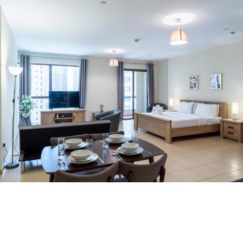 Huge Studio in JBR next to the Beach and Tram