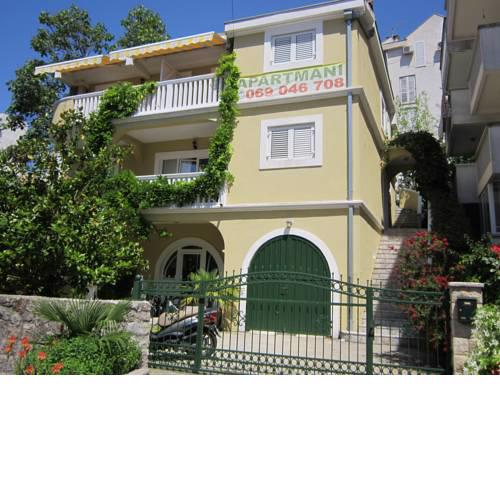 Huter Apartments