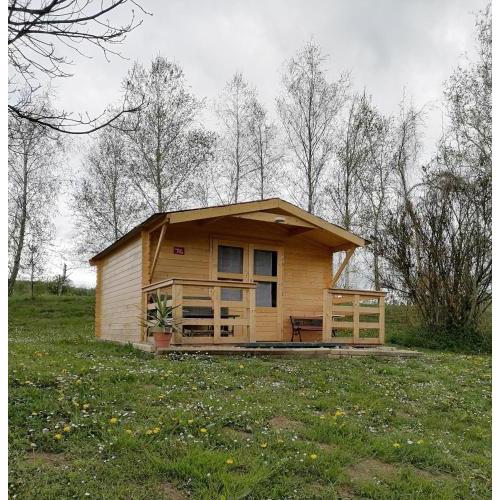 Hütte mit Teich