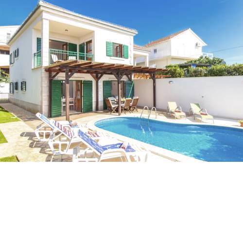Hvar Villa Sleeps 8 Pool Air Con WiFi