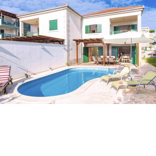 Hvar Villa Sleeps 8 Pool Air Con WiFi