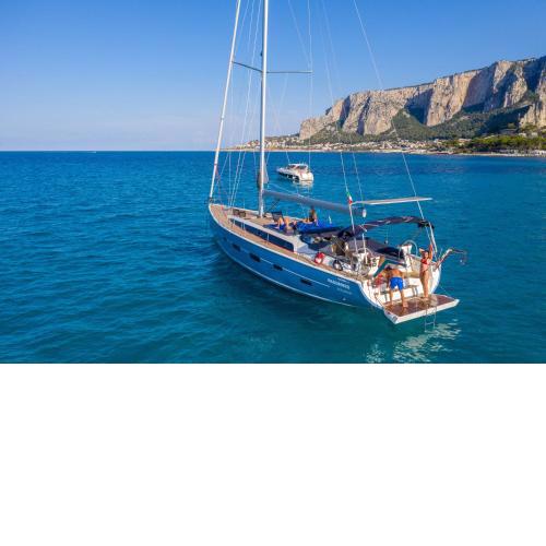 HYDRA boat and breakfast