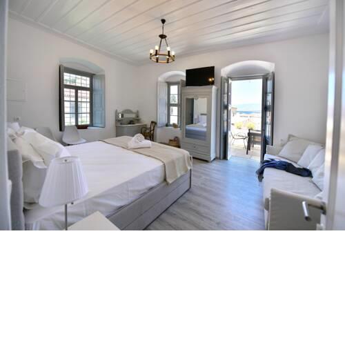 Hydra Suites