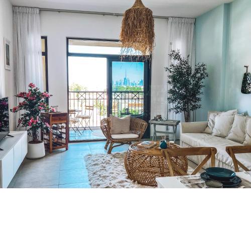 Iconic Views Apt With Balcony Close to the Beach