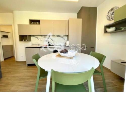 ID 875 BILOCALE con terrazza e box