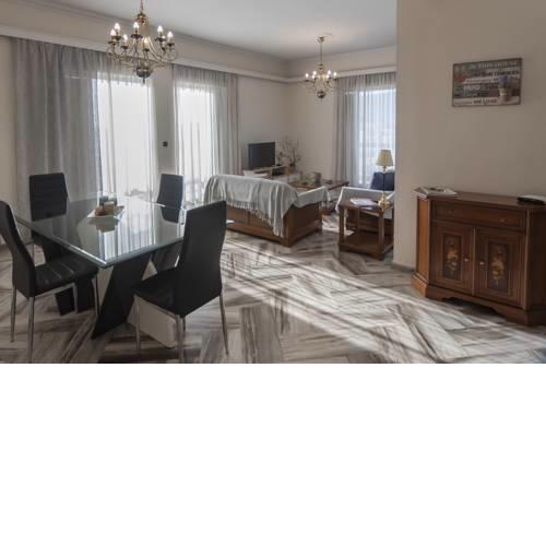 Ideal Family McQueen apartment Chalkis